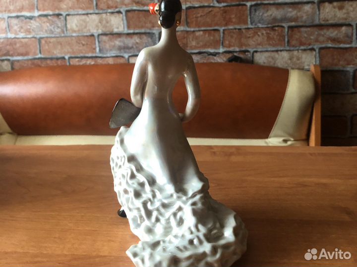 Фарфоровая статуэтка Кармен