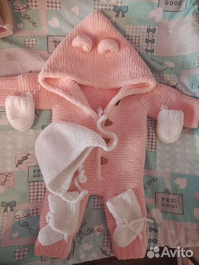 Костюм,шапка, варежки, пинетки