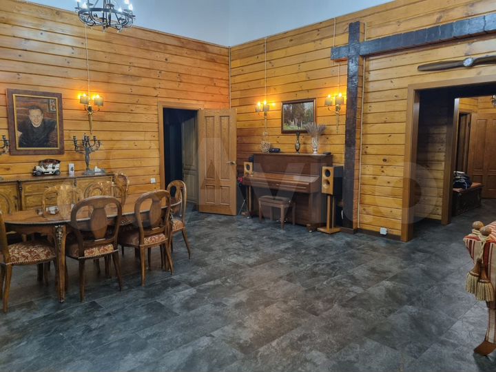 Дом 900 м² на участке 2,3 га