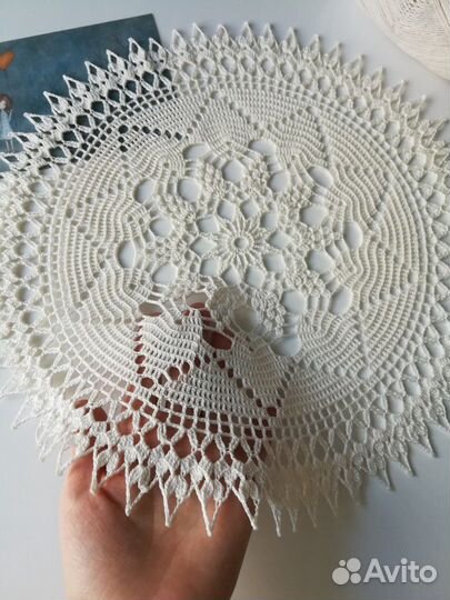 Вязаная салфетка, ручная работа