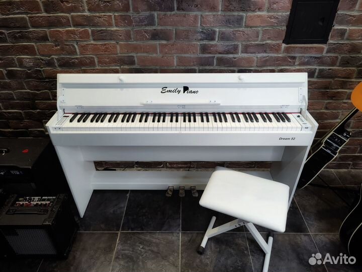Цифровое пианино с крышкой