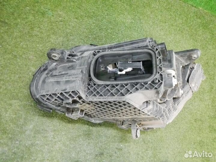 Фара правая Mercedes-Benz C-Class