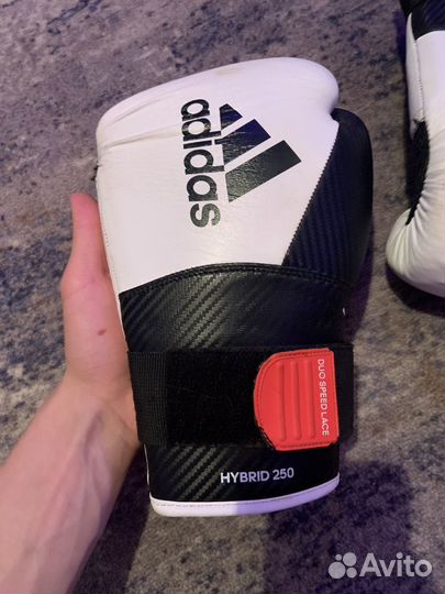 Боксерские перчатки adidas 16 oz