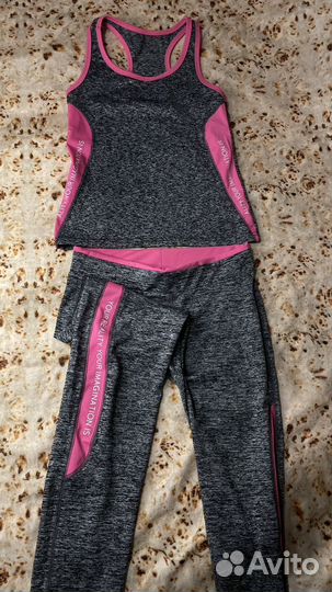 Леггинсы и майка (спортивный костюм)