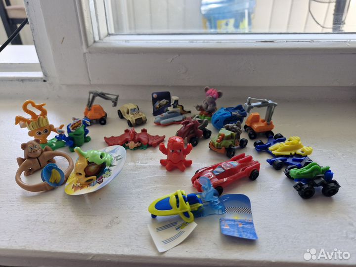 Игрушки киндер 2024 Европа машинки животные