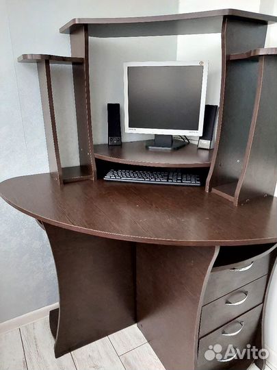 Компьютерный стол
