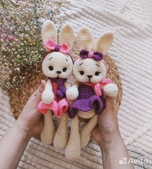 Вязаная игрушка зайка Балерина Амигуруми