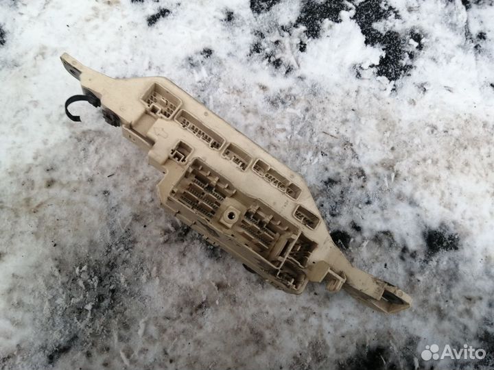 Блок предохранителей прав Toyota Land Cruiser 100