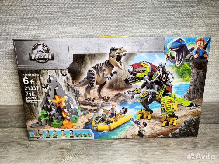 Конструктор Бой тираннозавра и робота-динозавра