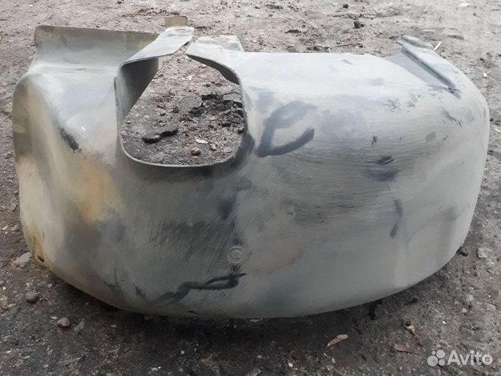 Задний правый подкрылок фольксваген бора