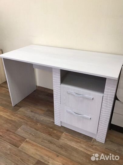 Стол письменный