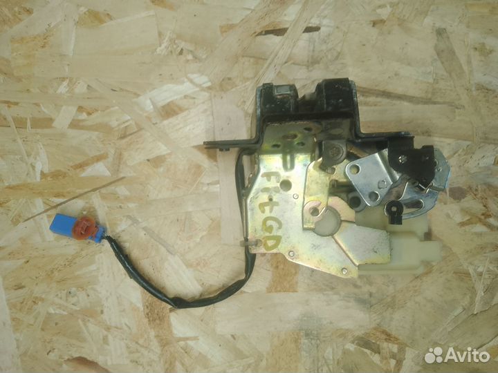 Замок двери багажника Honda