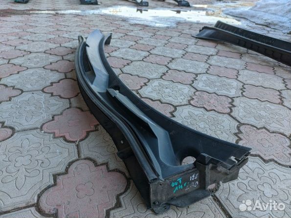 Жабо лобового стекла Митсубиси Аутлендер 3