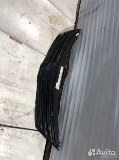 Решетка радиатора Nissan Tiida