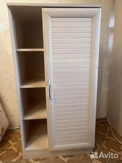 Угловой письменный стол и шкаф