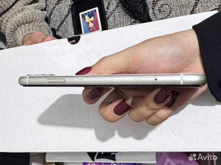 iPhone 11, 64 ГБ