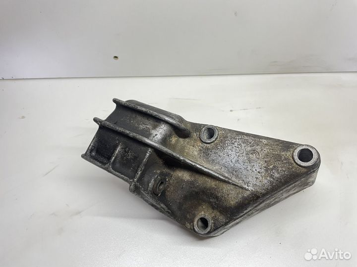 Кронштейн насоса гур VW Transporter T4 2.5 AET