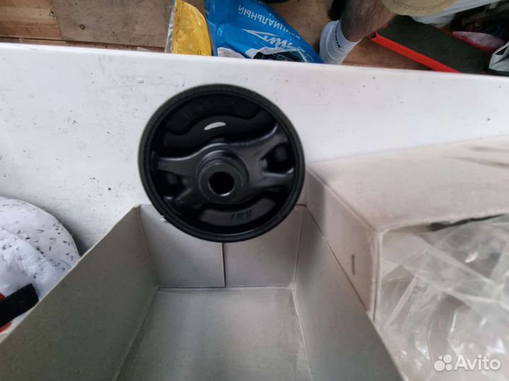 Подушка, опора двигателя, задняя Лансер 9