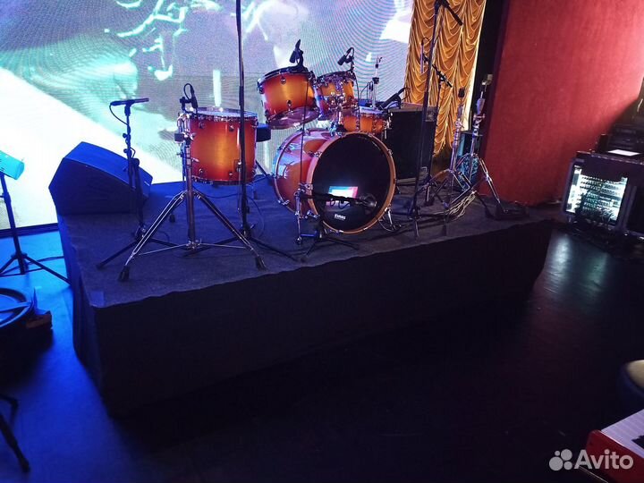 Подиум, сцена в аренду