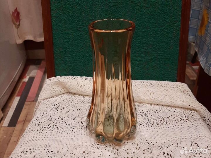 Ваза из толстого стекла