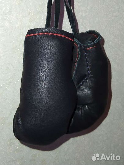 Брелок Боксерские перчатки в авто кожа