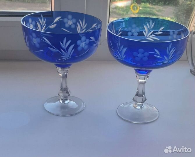 Хрустальные вазы конфетницы на ножках