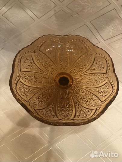 Ваза для фруктов на ножке