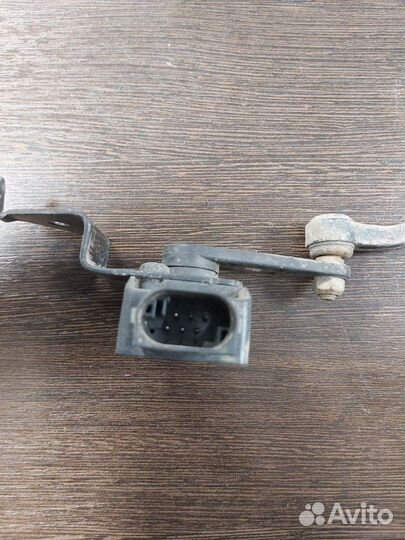 Датчик положения кузова левый Mercedes Gl 500