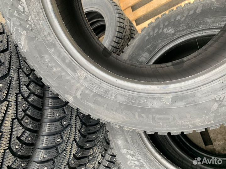 Nokian Tyres Hakkapeliitta 9 215/60 R16