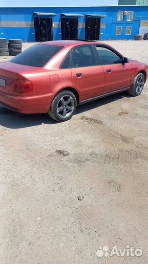 Audi A4 1.8 МТ, 1995, 573 000 км