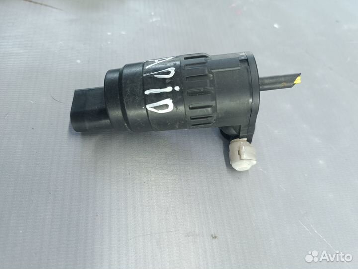 Насос омывателя Skoda Rapid