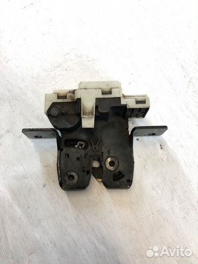 Замок крышки багажника задний Renault Megane 2