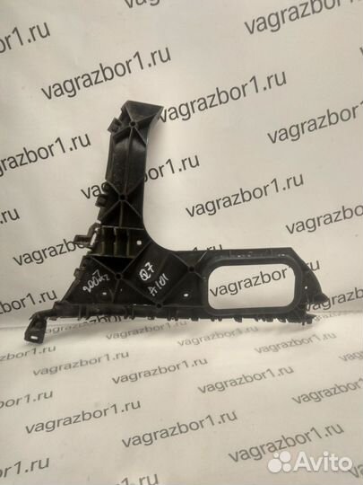 Направляющая заднего бампера правая Audi Q7 (4L) I