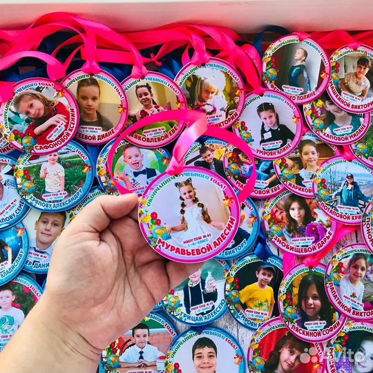 Медали выпускникам школ и детских садов