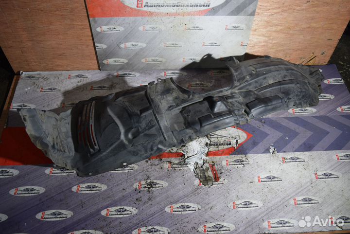 Подкрылок перед лево c Mazda Axela BK3P L3-VE