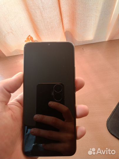 Телефон Realme c25