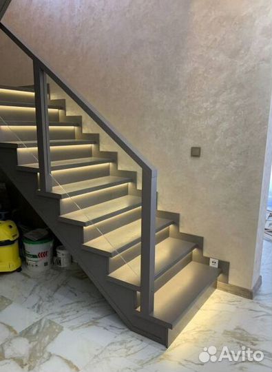 Ступени для лестницы между этажами STU-7590