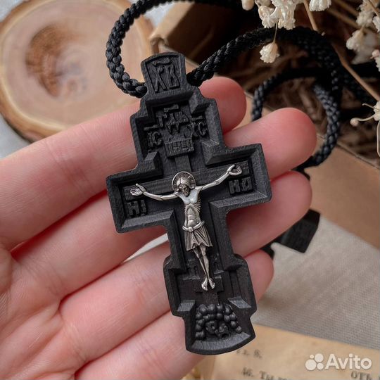 Крест нательный на шнурке Николай Чудотворец