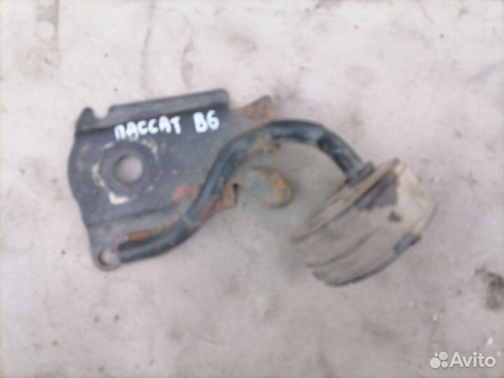 Крючок крепления глушителя VW Passat B6 2005-2010