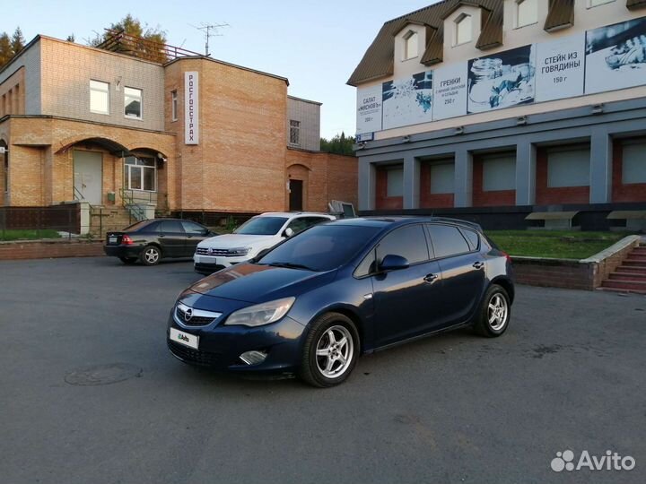 Opel Astra, 2011