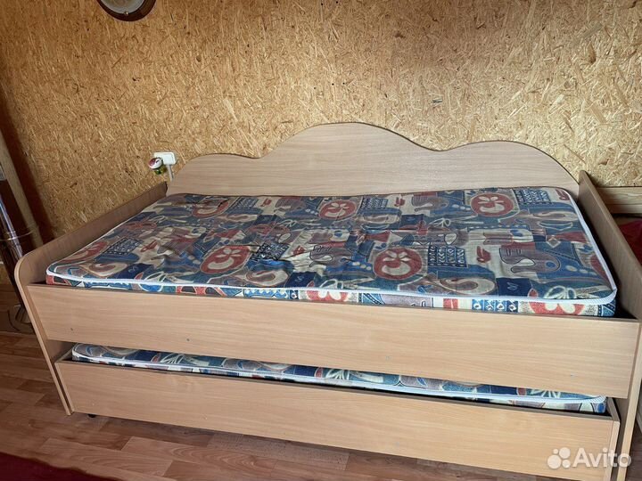 Двухъярусная кровать