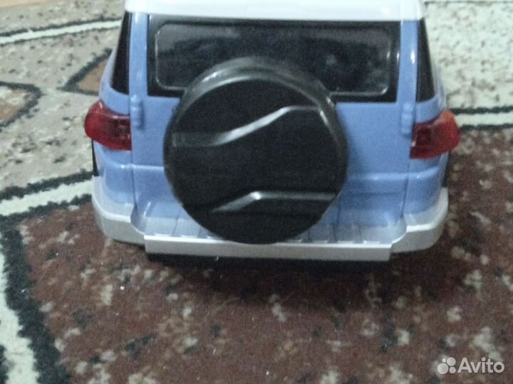 Машинка на радиоуправлении большая