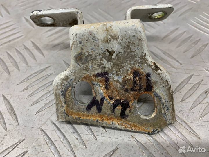 Б/У петля двери передний левый Daewoo Matiz klya