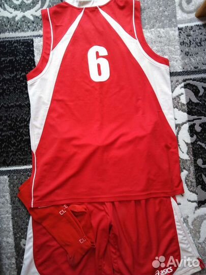 Спортивная форма (красная с номером 6)