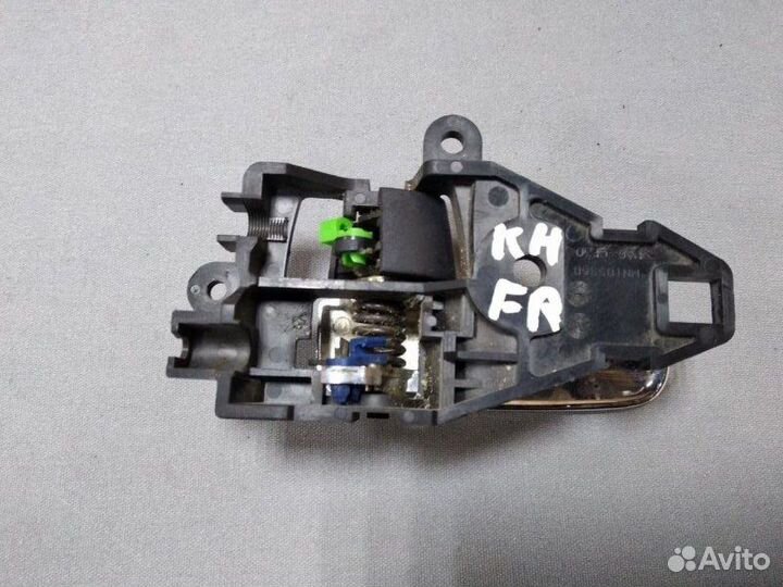 Ручка двери внутренняя Mitsubishi Pajero KH