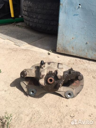 Суппорт передний левый lancer 9