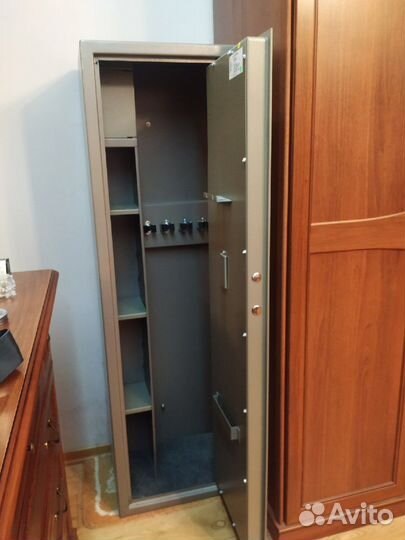 Оружейный сейф Valberg Сафари El на 4 ствола