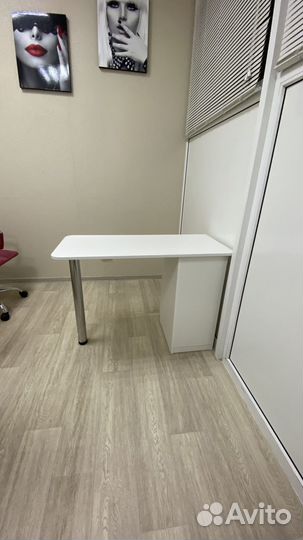 Стол маникюрный левый и правый