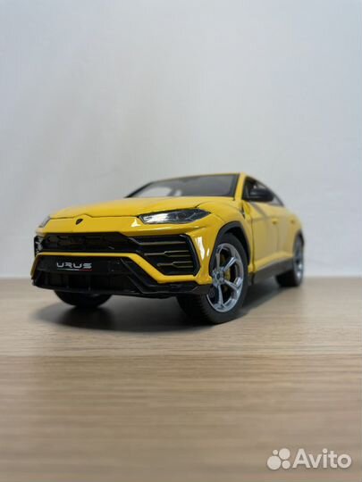 Lamborghini Urus 1:24 модель Welly