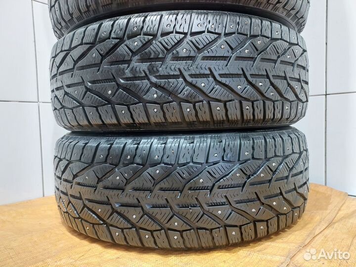 Kormoran SUV Stud 215/65 R16 102T